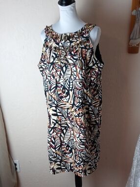 Zoe D. Sleeveless Leaf-Print Shift Dress in Black, Cream & Tan